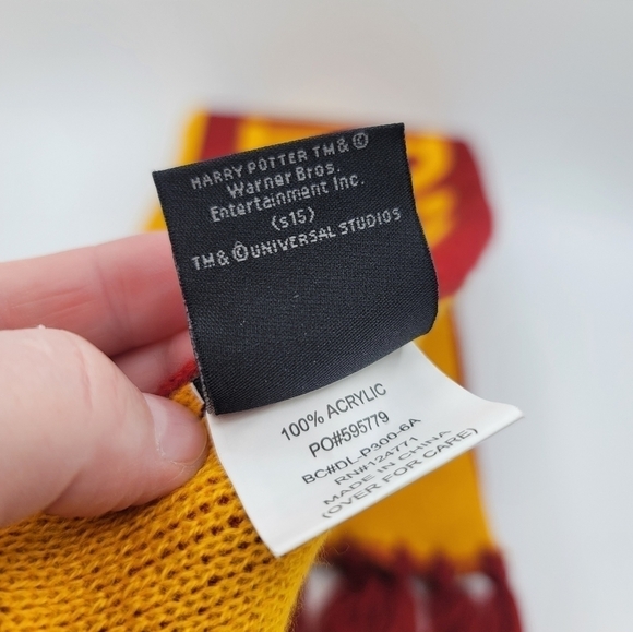 Harry Potter Universal Studio Gryffindor Embroidered Reversible Scarf #1346 - Picture 8 of 12